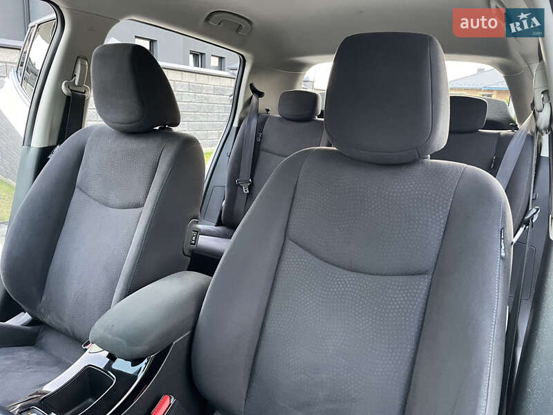 Хэтчбек Nissan Leaf 2014 в Ровно