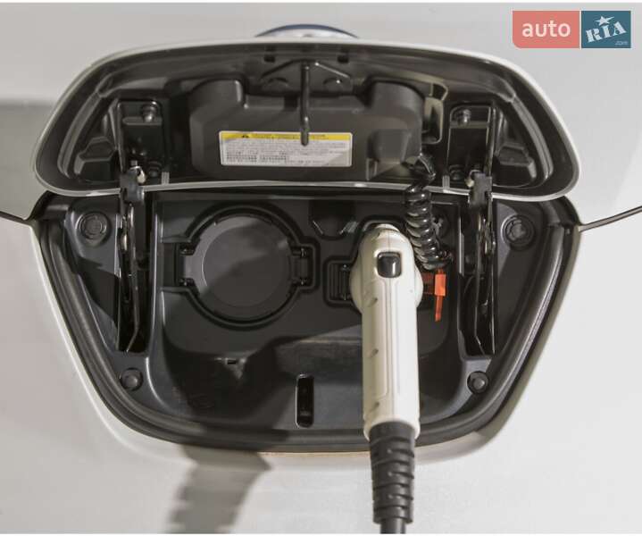 Хетчбек Nissan Leaf 2013 в Києві