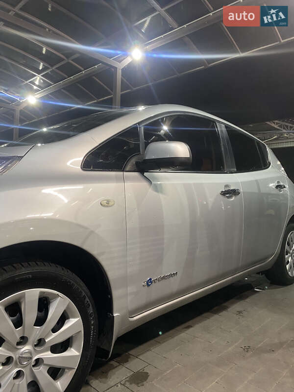 Хэтчбек Nissan Leaf 2014 в Кременчуге фото 4 Хэтчбек Nissan Leaf 2014 в Кременчуге