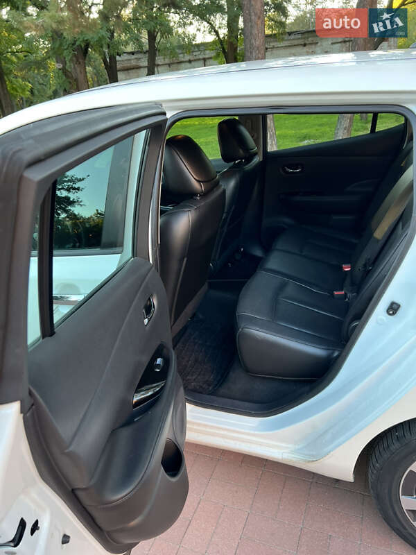 Хетчбек Nissan Leaf 2013 в Кременчуці