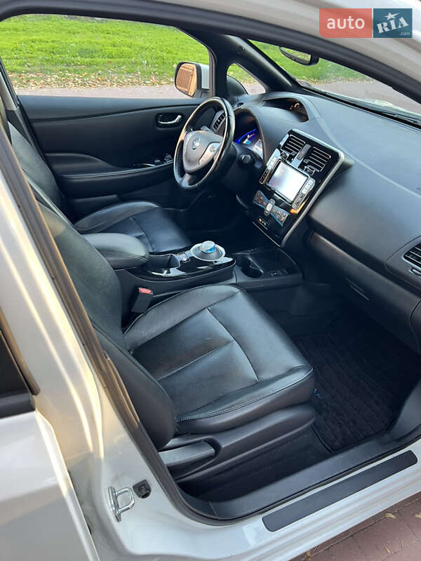 Хетчбек Nissan Leaf 2013 в Кременчуці