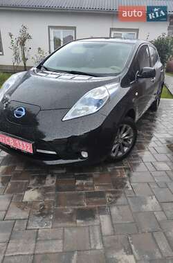 Хетчбек Nissan Leaf 2012 в Чернівцях