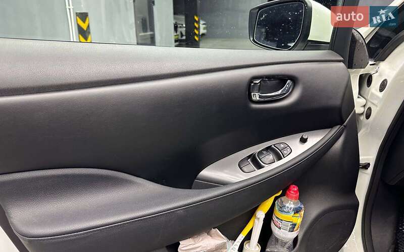 Хетчбек Nissan Leaf 2022 в Чернівцях