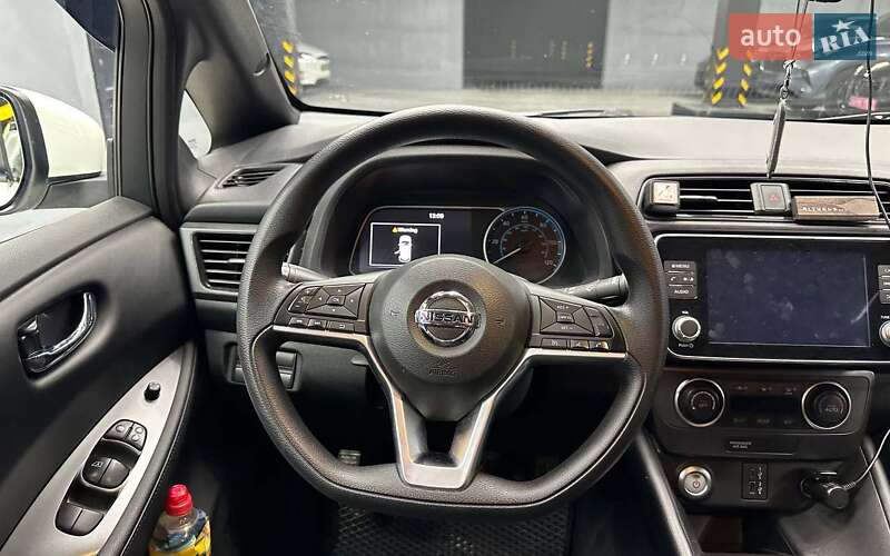 Хетчбек Nissan Leaf 2022 в Чернівцях