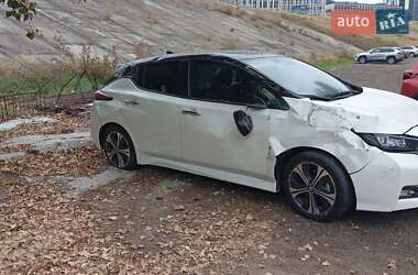 Хэтчбек Nissan Leaf 2021 в 