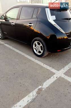 Хетчбек Nissan Leaf 2012 в Чернівцях