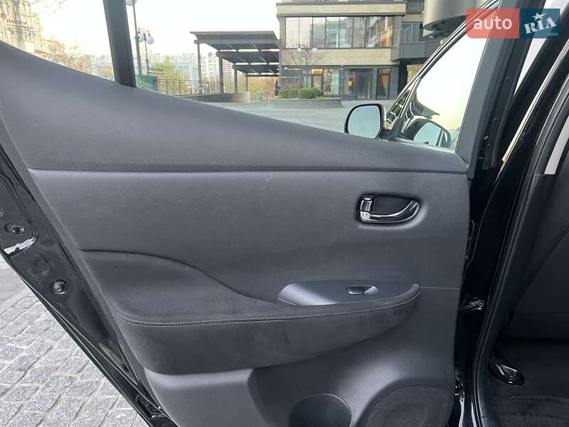 Хэтчбек Nissan Leaf 2015 в Киеве фото 8 Хэтчбек Nissan Leaf 2015 в Киеве
