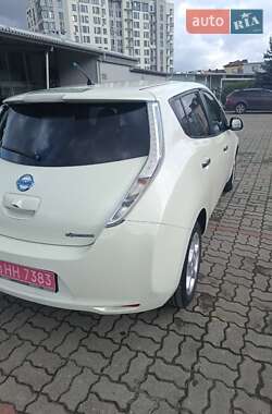 Хэтчбек Nissan Leaf 2012 в 