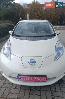 Хэтчбек Nissan Leaf 2012 в 