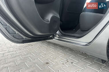 Хетчбек Nissan Leaf 2013 в 