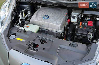 Хэтчбек Nissan Leaf 2014 в 