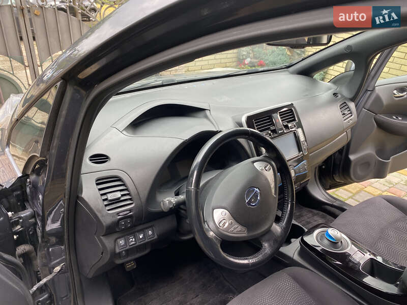 Хетчбек Nissan Leaf 2014 в Чернівцях
