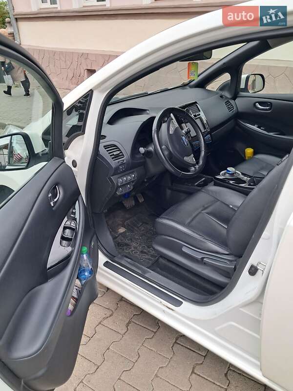 Хэтчбек Nissan Leaf 2013 в Черновцах