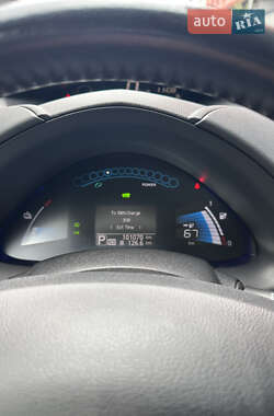 Хэтчбек Nissan Leaf 2013 в 