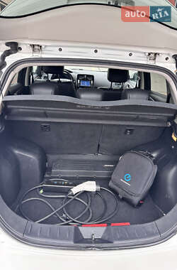 Хэтчбек Nissan Leaf 2013 в 