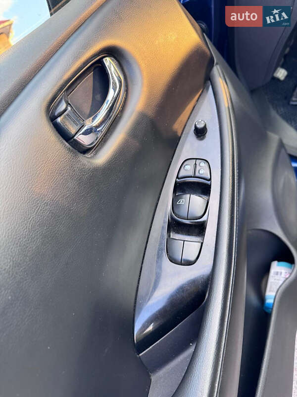 Хэтчбек Nissan Leaf 2016 в Одессе