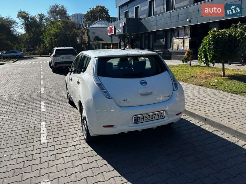 Хэтчбек Nissan Leaf 2013 в Одессе