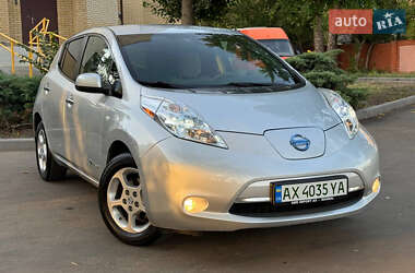 Хэтчбек Nissan Leaf 2012 в 