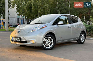 Хэтчбек Nissan Leaf 2012 в 