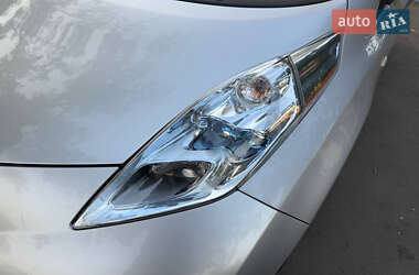 Хэтчбек Nissan Leaf 2012 в 