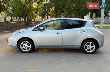 Хэтчбек Nissan Leaf 2012 в 