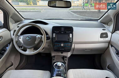 Хэтчбек Nissan Leaf 2012 в 