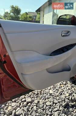 Хетчбек Nissan Leaf 2012 в Хмельницькому