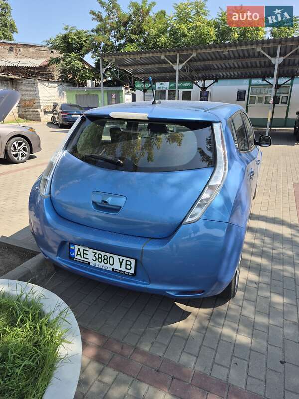 Хэтчбек Nissan Leaf 2013 в Днепре