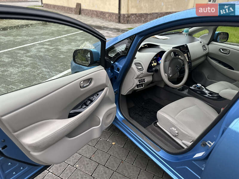 Хэтчбек Nissan Leaf 2012 в Львове
