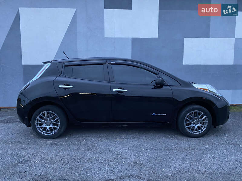 Хэтчбек Nissan Leaf 2014 в Виннице