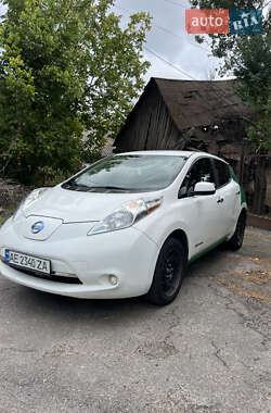 Хэтчбек Nissan Leaf 2015 в Днепре