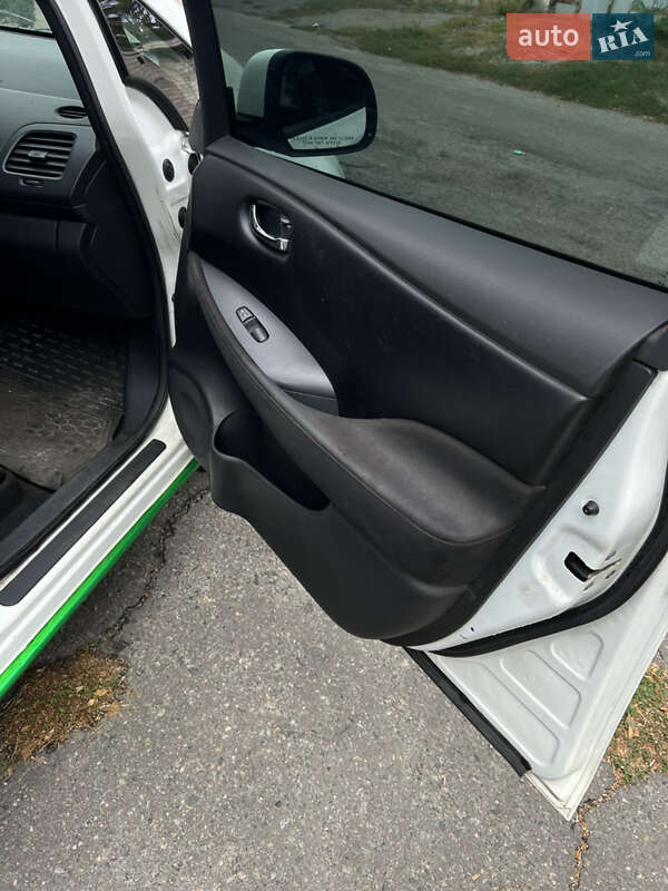 Хэтчбек Nissan Leaf 2015 в Днепре фото 10 Хэтчбек Nissan Leaf 2015 в Днепре