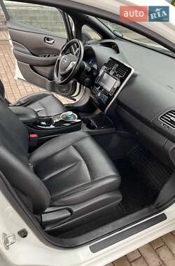 Хетчбек Nissan Leaf 2015 в  фото 21 Хетчбек Nissan Leaf 2015 в