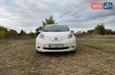 Хэтчбек Nissan Leaf 2015 в Козельце