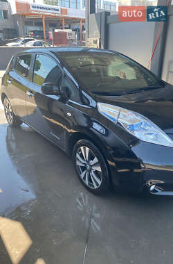 Хэтчбек Nissan Leaf 2014 в 
