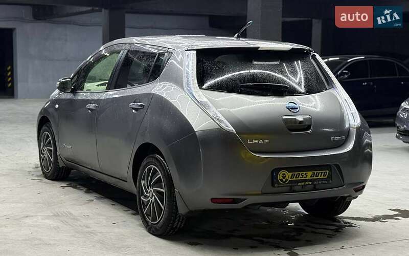 Хетчбек Nissan Leaf 2013 в Чернівцях