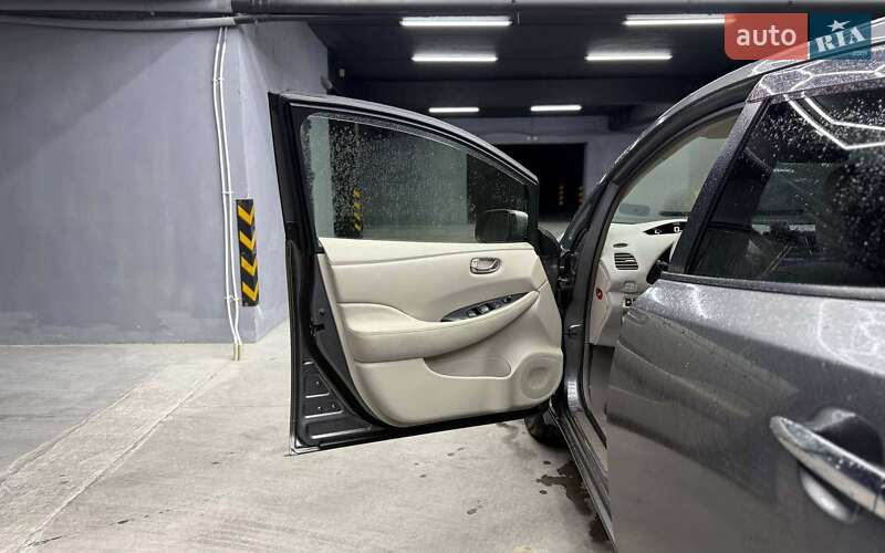 Хетчбек Nissan Leaf 2013 в Чернівцях