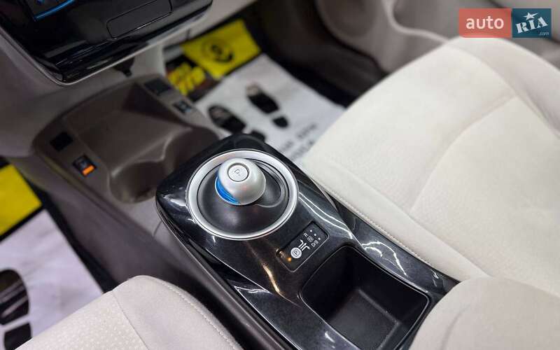 Хетчбек Nissan Leaf 2013 в Чернівцях