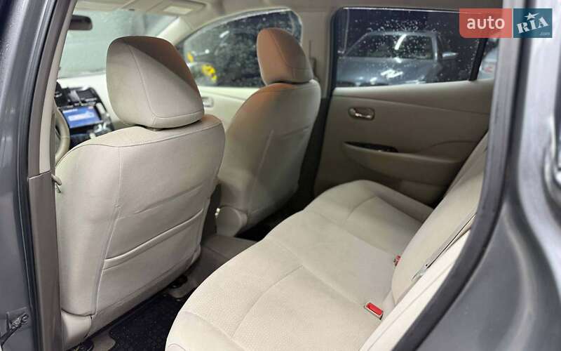 Хетчбек Nissan Leaf 2013 в Чернівцях