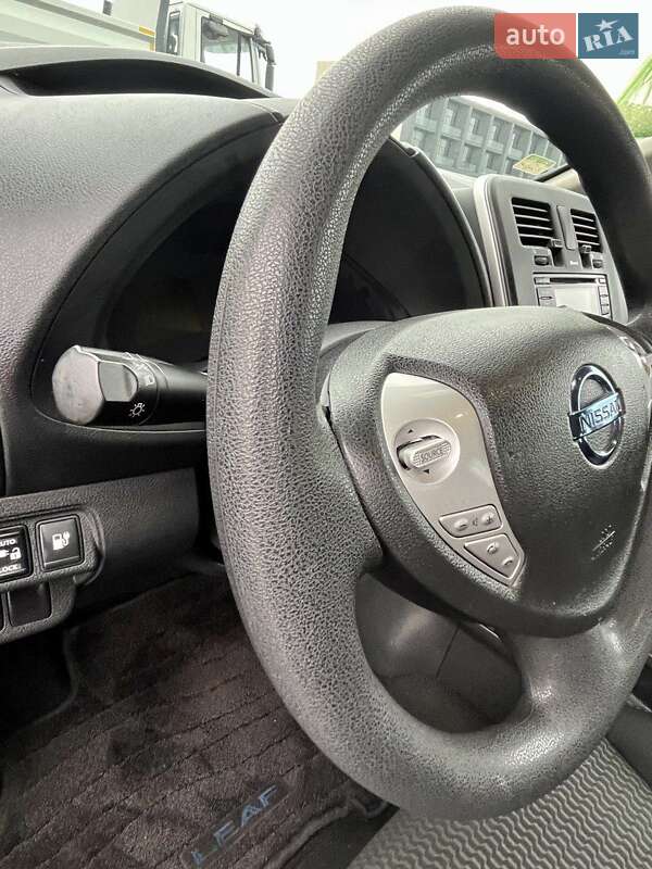 Хэтчбек Nissan Leaf 2017 в Львове