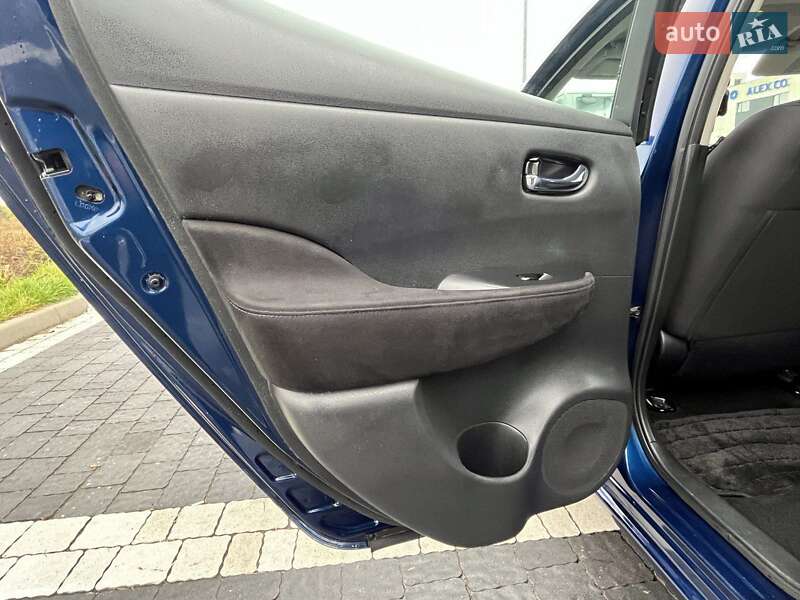 Хэтчбек Nissan Leaf 2017 в Львове