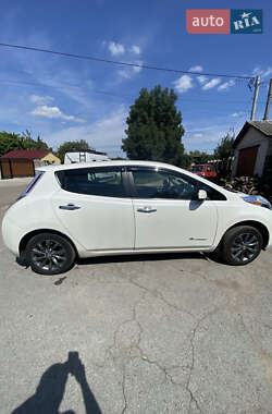 Хетчбек Nissan Leaf 2015 в 