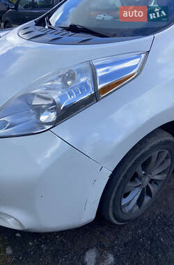 Хетчбек Nissan Leaf 2015 в 