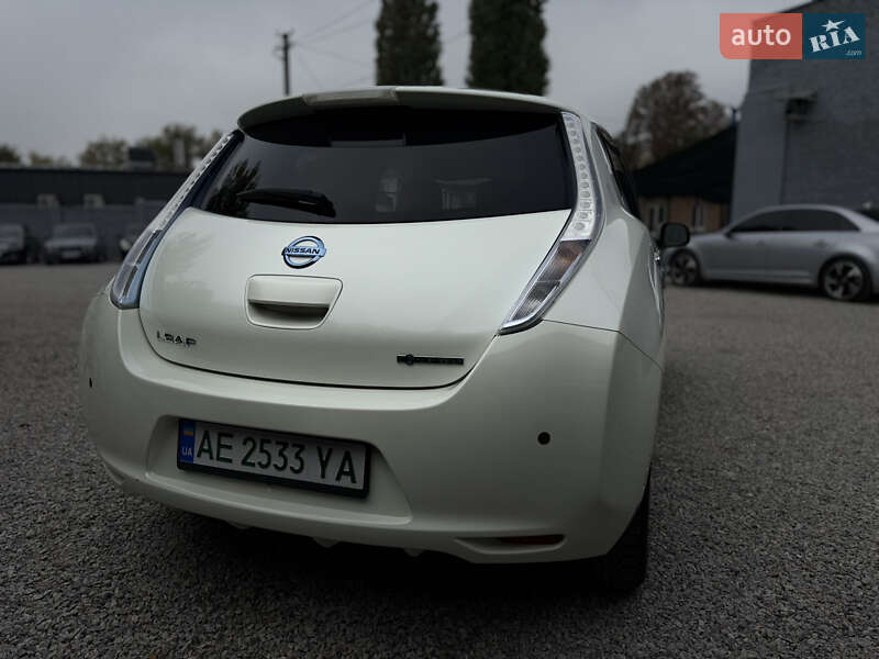 Хэтчбек Nissan Leaf 2011 в Новомосковске фото 3 Хэтчбек Nissan Leaf 2011 в Новомосковске