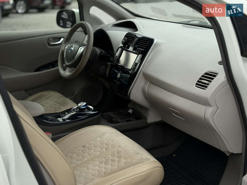 Хэтчбек Nissan Leaf 2011 в Новомосковске фото 9 Хэтчбек Nissan Leaf 2011 в Новомосковске