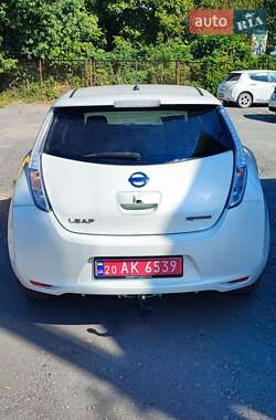 Хэтчбек Nissan Leaf 2015 в 