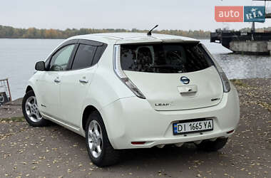Хэтчбек Nissan Leaf 2012 в 