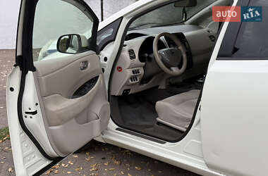 Хэтчбек Nissan Leaf 2012 в 