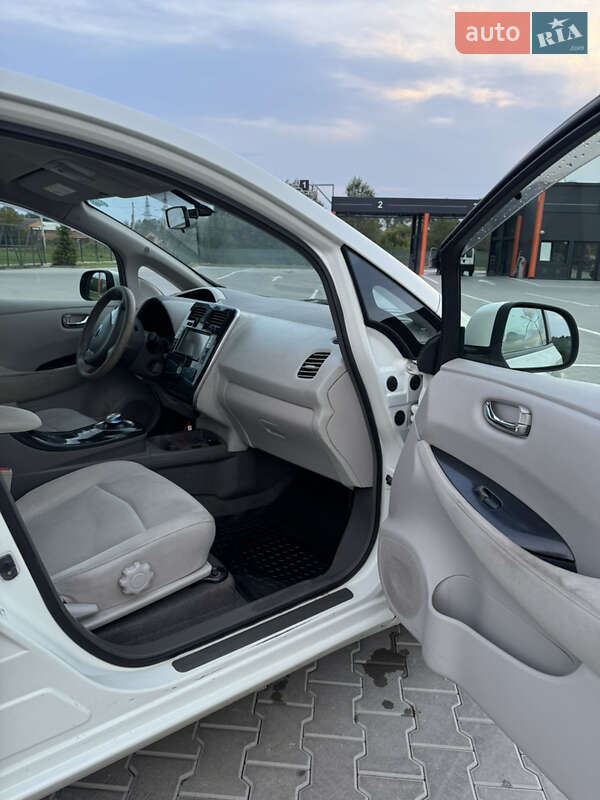 Хэтчбек Nissan Leaf 2011 в Виннице