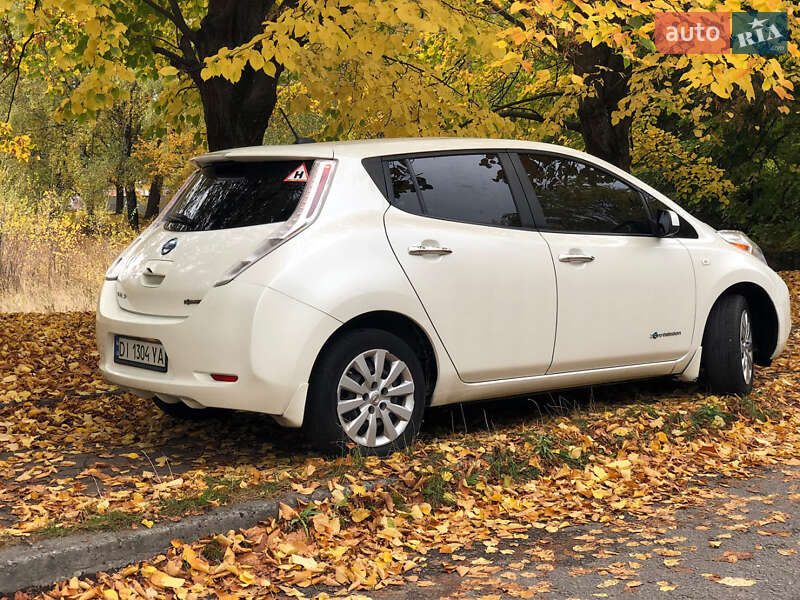 Хэтчбек Nissan Leaf 2015 в Днепре